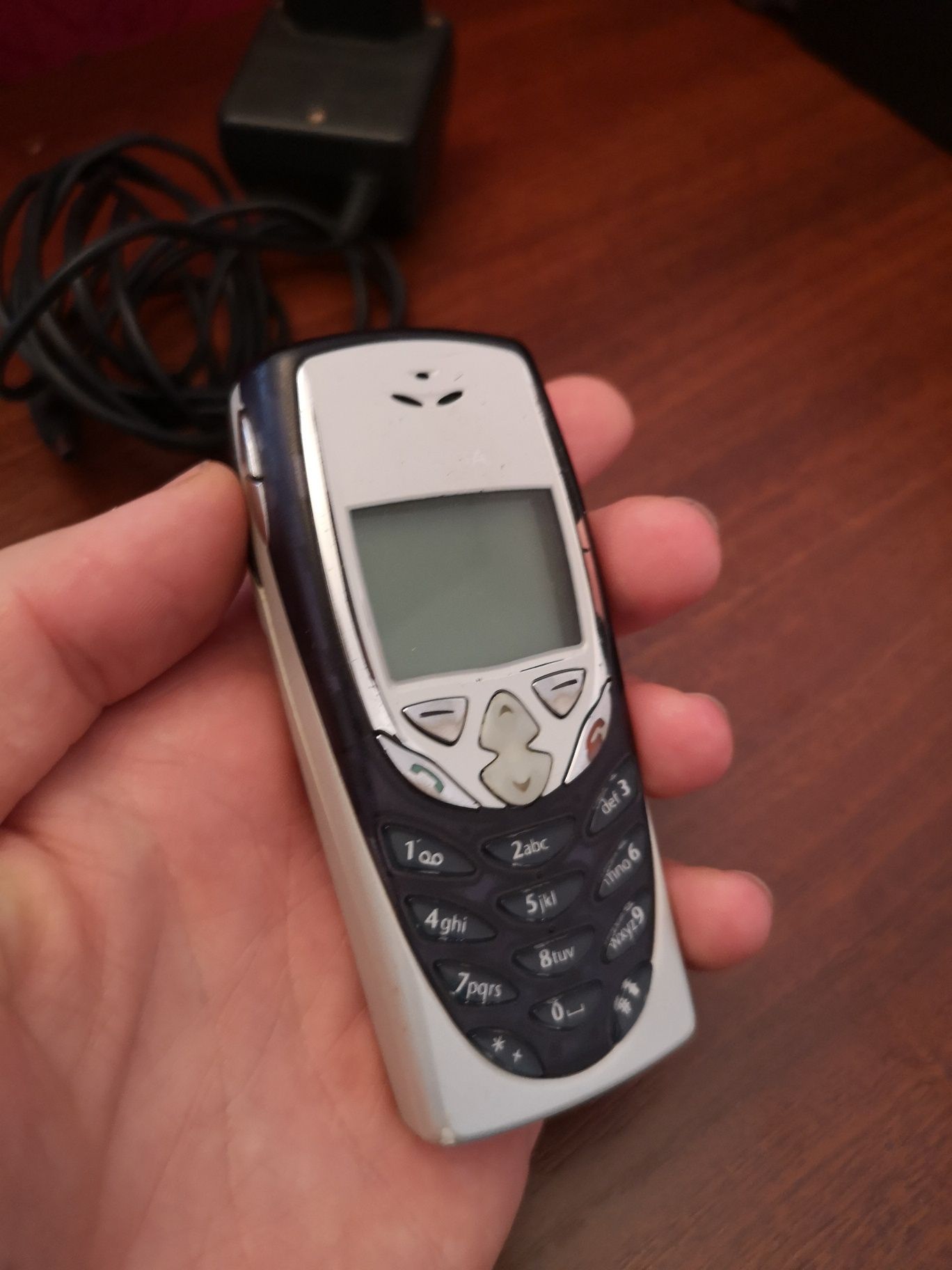 Nokia 8310 + ładowarka