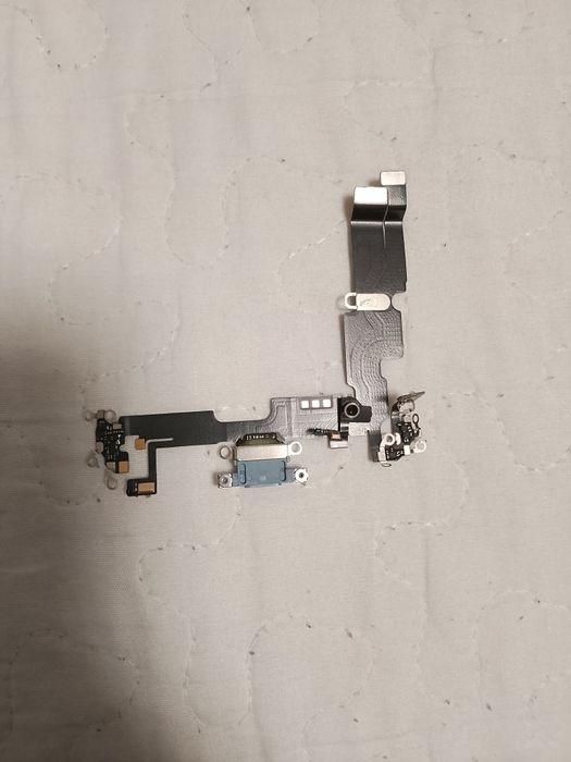 Нижній шлейф iphone 14+