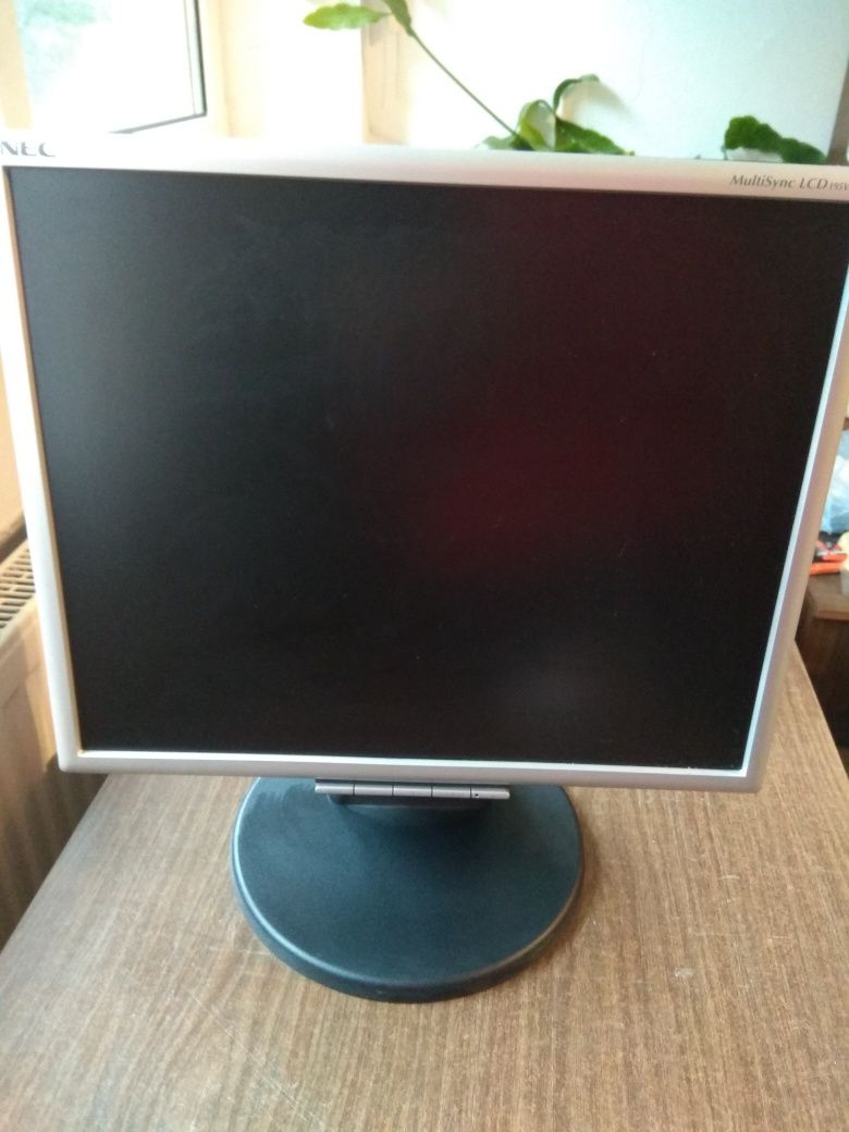 NEC MultiSync LCD195VXM+ monitor