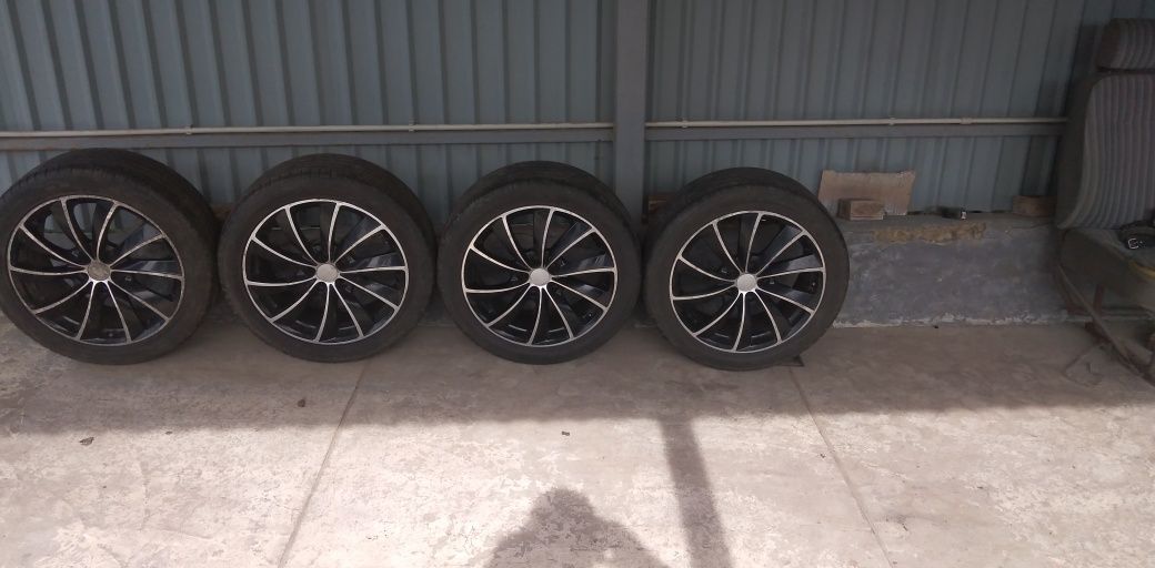 Продам шини з дисками r18