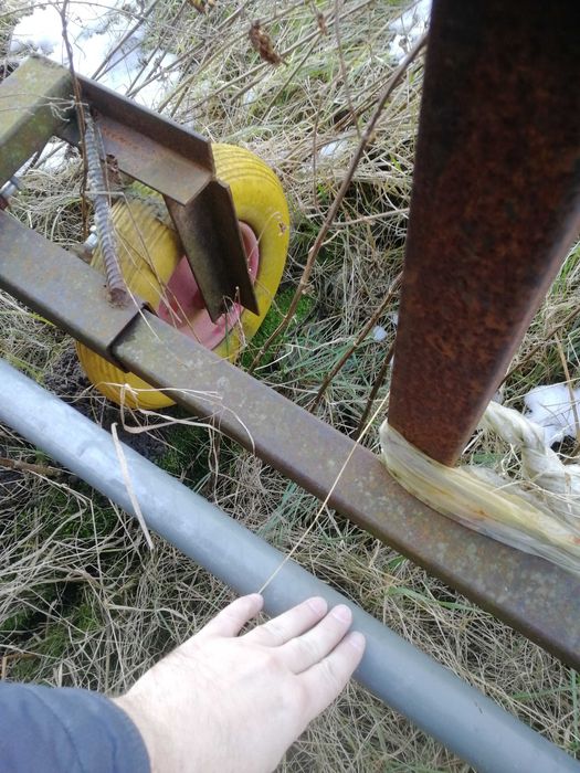 Maszyna do rozkładania i hydrauliczna do zwijania agrowłókniny folii