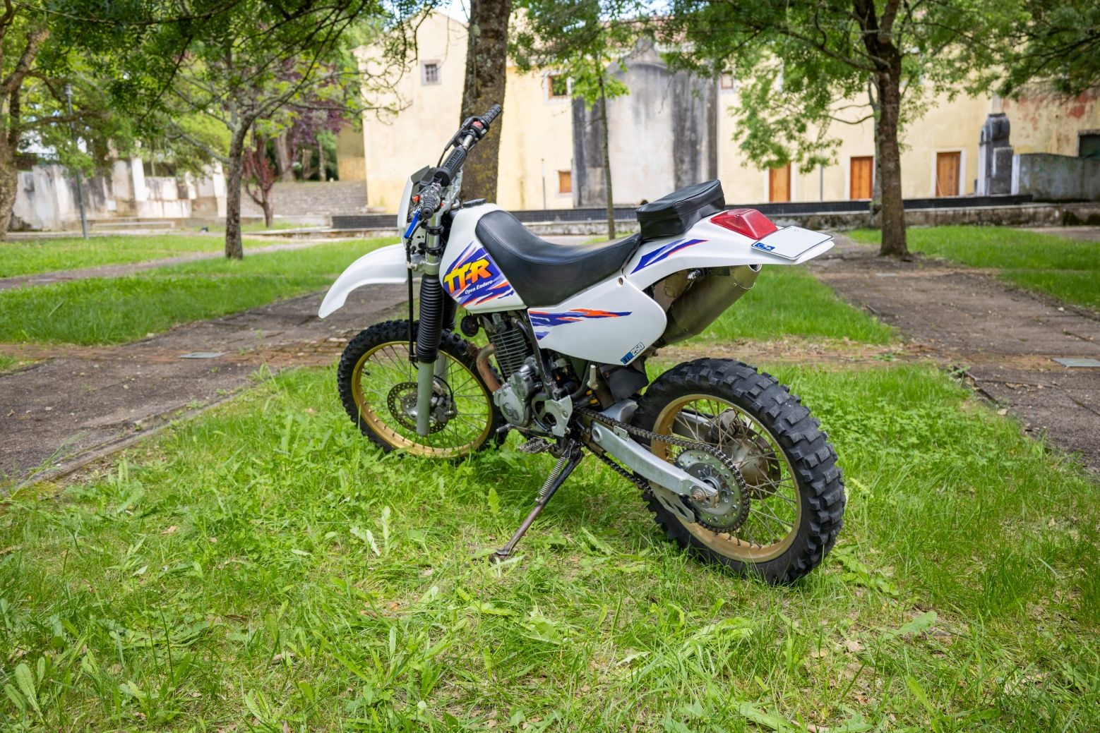 Yamaha TTR250 – Enduro c/matricula | 2 lugares | Carta A2 (até 35kW)