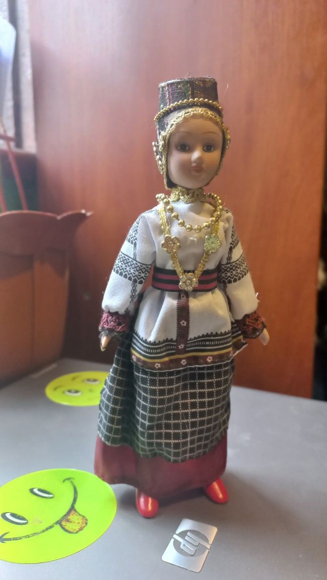 Лялька форфорова