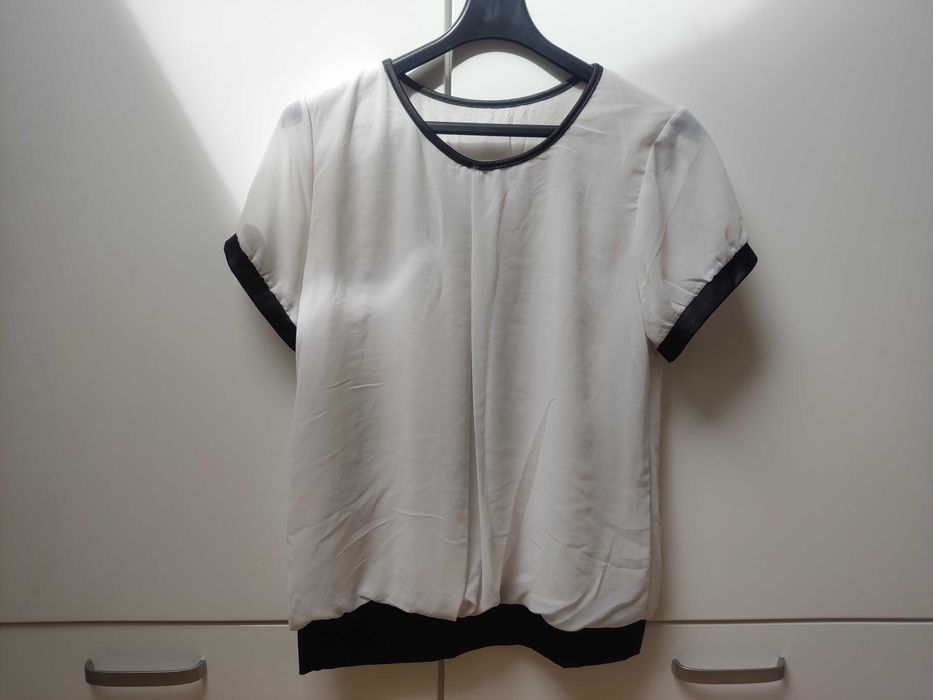 biała bluzka z czarnym wykończeniem S/M 36/38