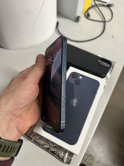 Iphone 13 / etui spigen / stan dobry