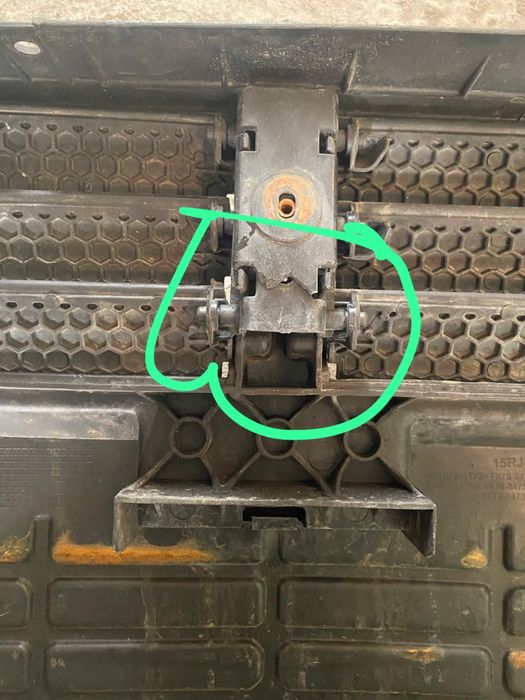 Решотка радіатора форд едж