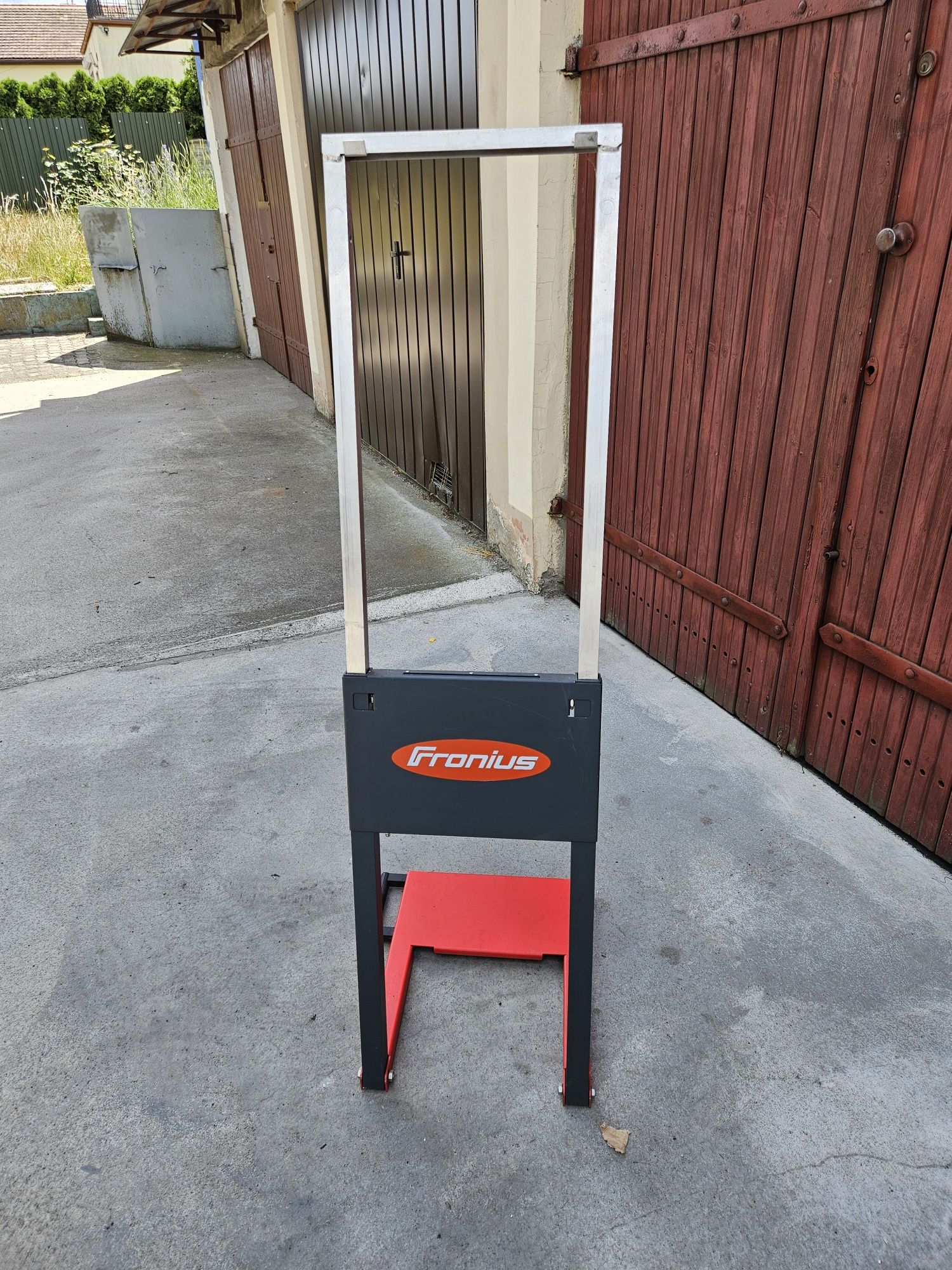 Stojak na falownik Fronus– PRODUCT STAND SYMO/PRIMO