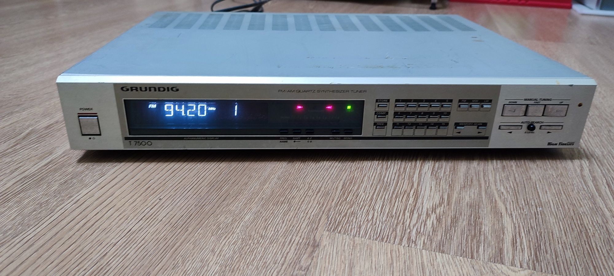 Продам тюнер GRUNDIG T7500