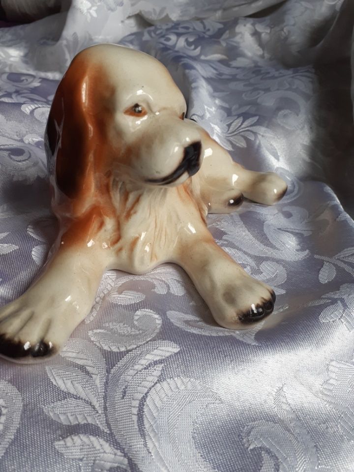 Porcelana PRL pies bernardyn/ beagle ceramika