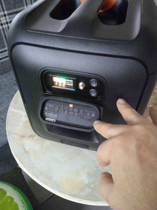 Портативна колонка JBL