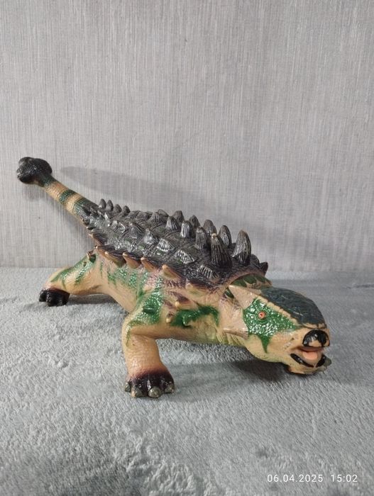 Динозавр резиновий