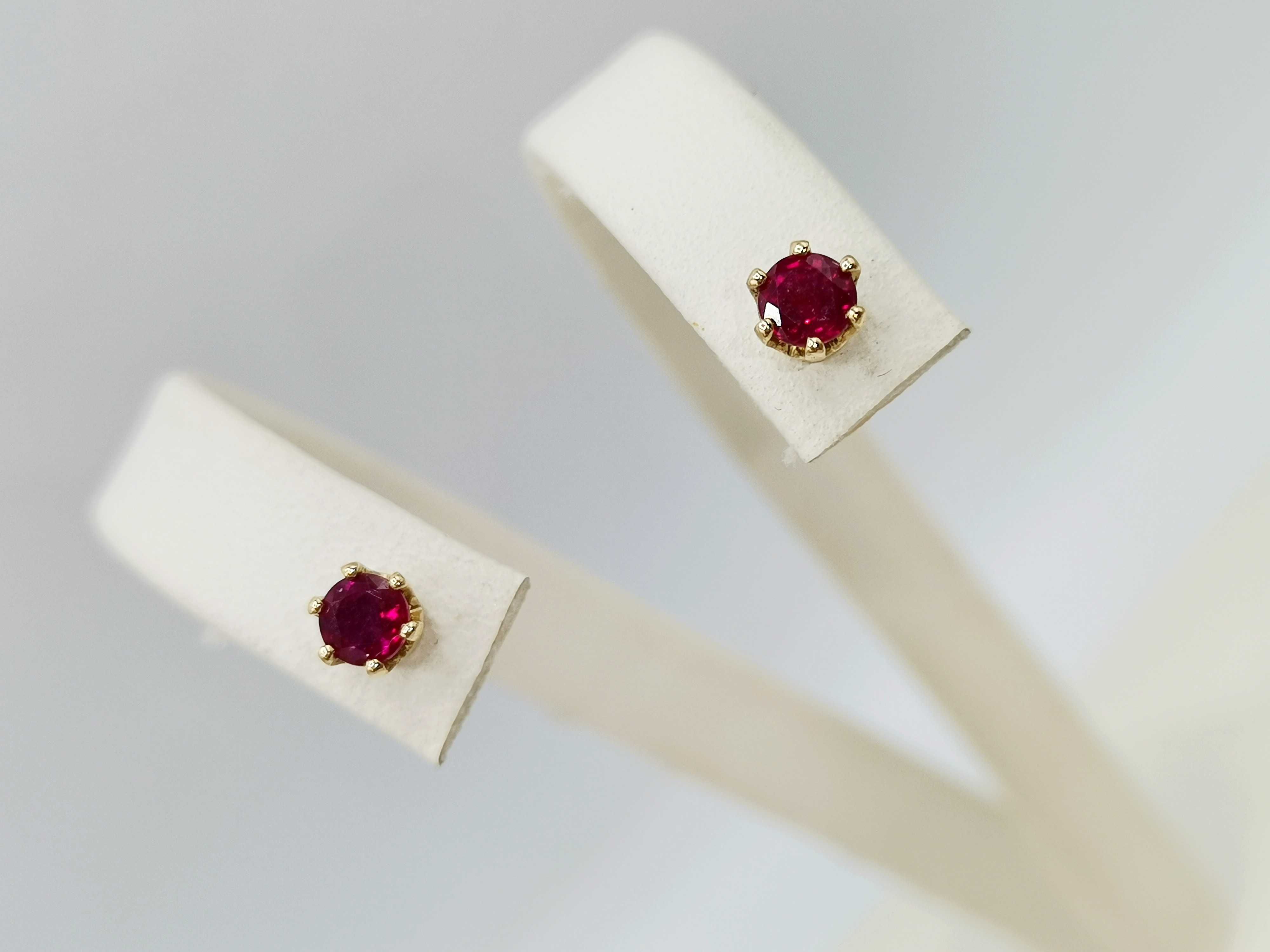 W ofercie złote kolczyki z rubinem 0,4 CT 585/14k Piotrkowska 76