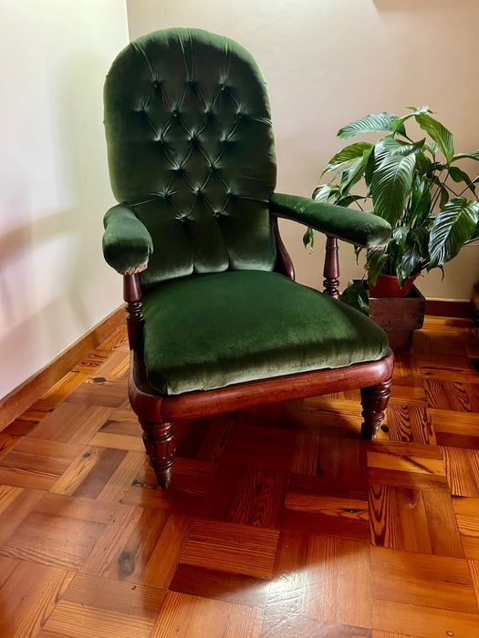 Cadeira de braços reclinável