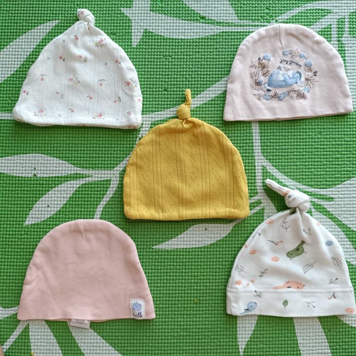 Шапка для дівчинки до 6 місяців