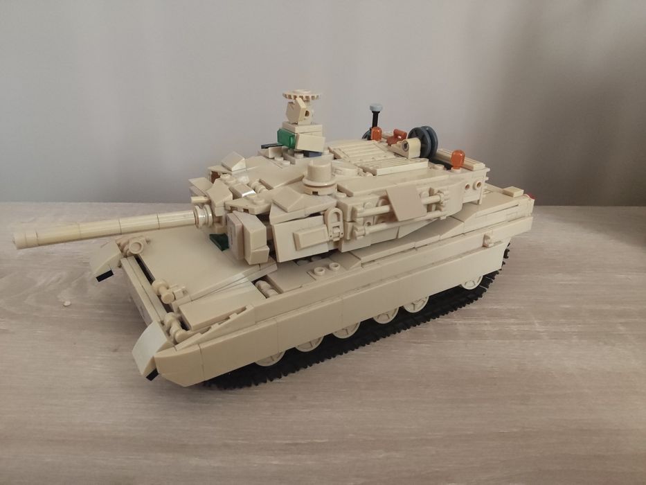 Лего танк б/у ..
