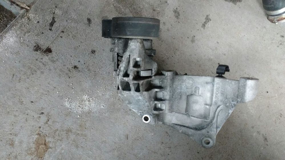 Lapa podstawa alternatora BMW 745d E65 lift 4.4d 4.5d