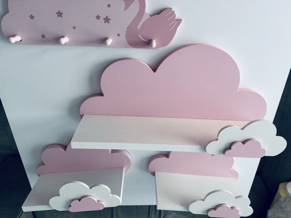 Półki do pokoju dziewczynki wieszak chmurki