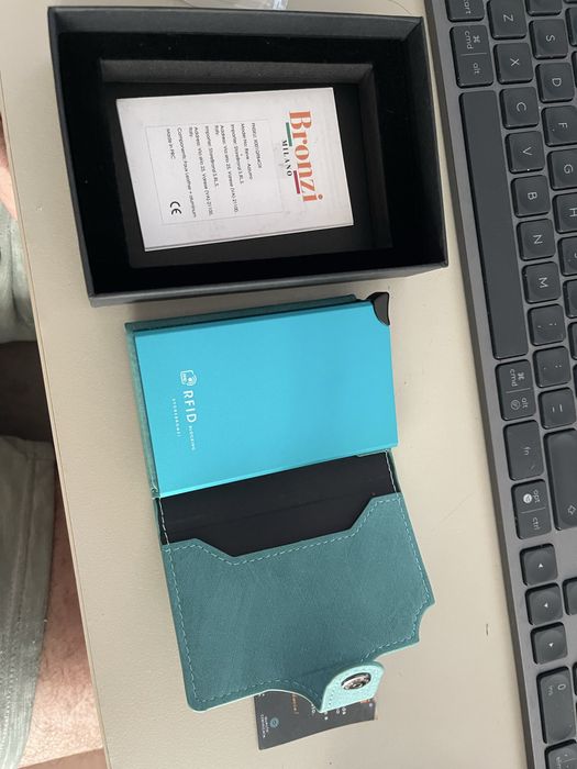 Carteira bronzi feminina