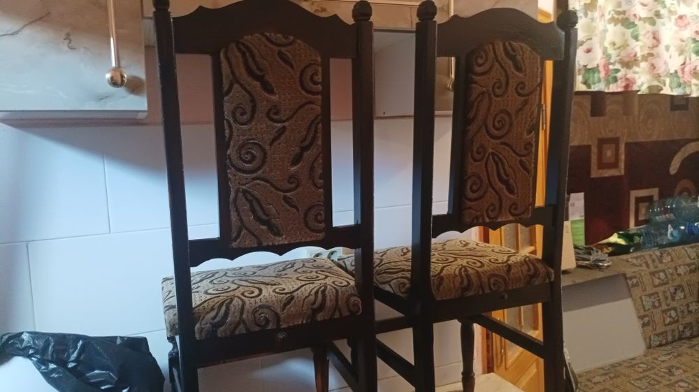 Стулья б.в.дві штуки.ціна за один.