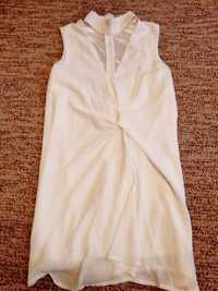 Стильное белое платье с чокером оверсайз
