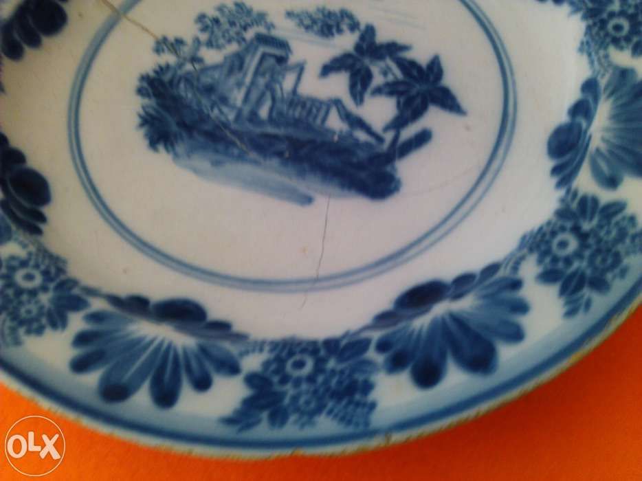 Antigo prato em faiança