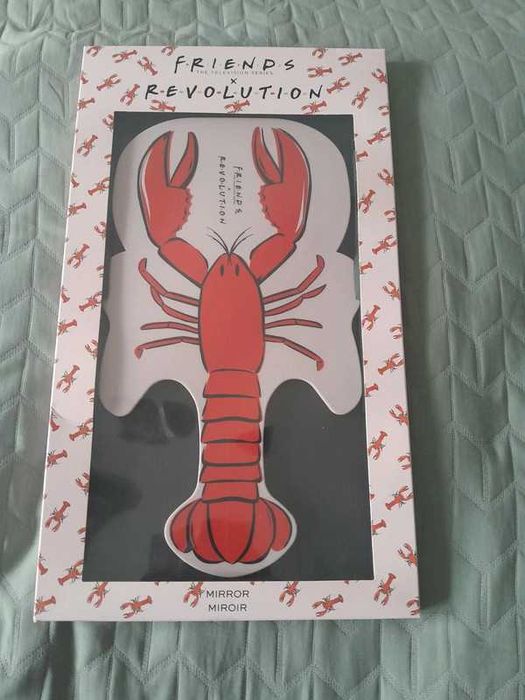 Nowe Lustro seria Friends firmy Revolution.