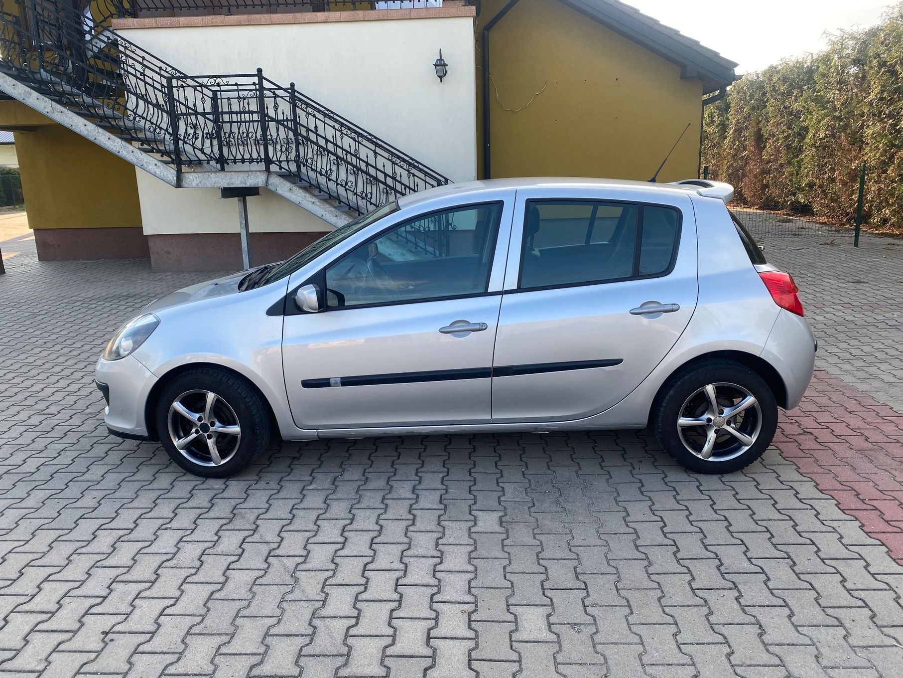 Renault Clio niski przebieg