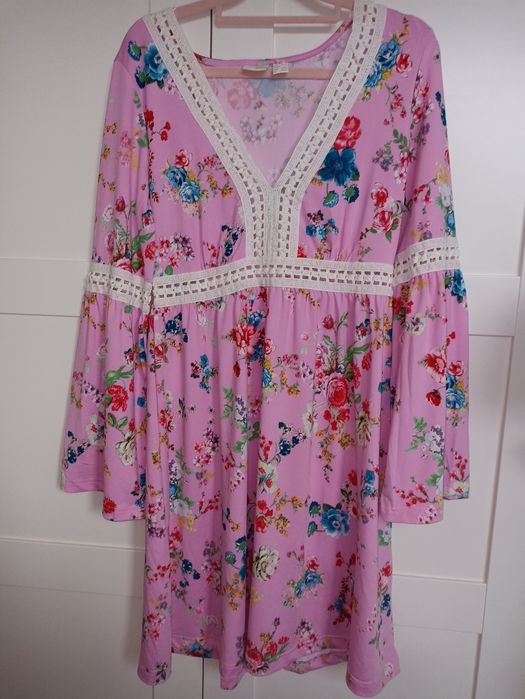 Nowa różowa  sukienka Boho w kwiaty z ażurowymi koronkami R.S/M