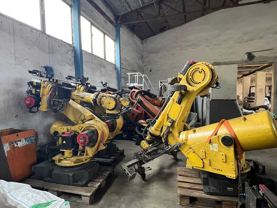 Robot przemysłowy FANUC R-2000iB 100P, R-2000iB 165F plus szafy