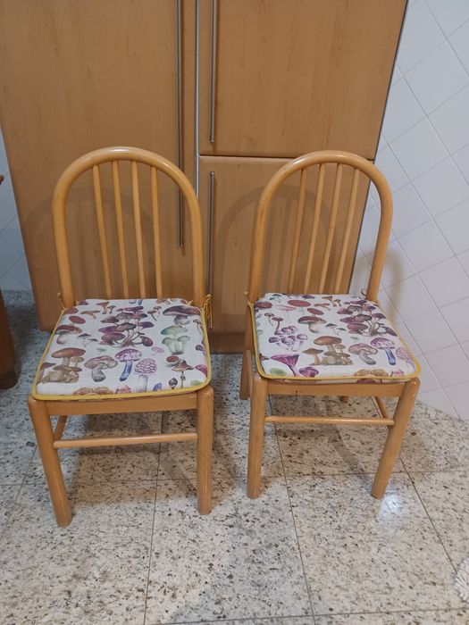 Vendo mesa con 4 cadeiras