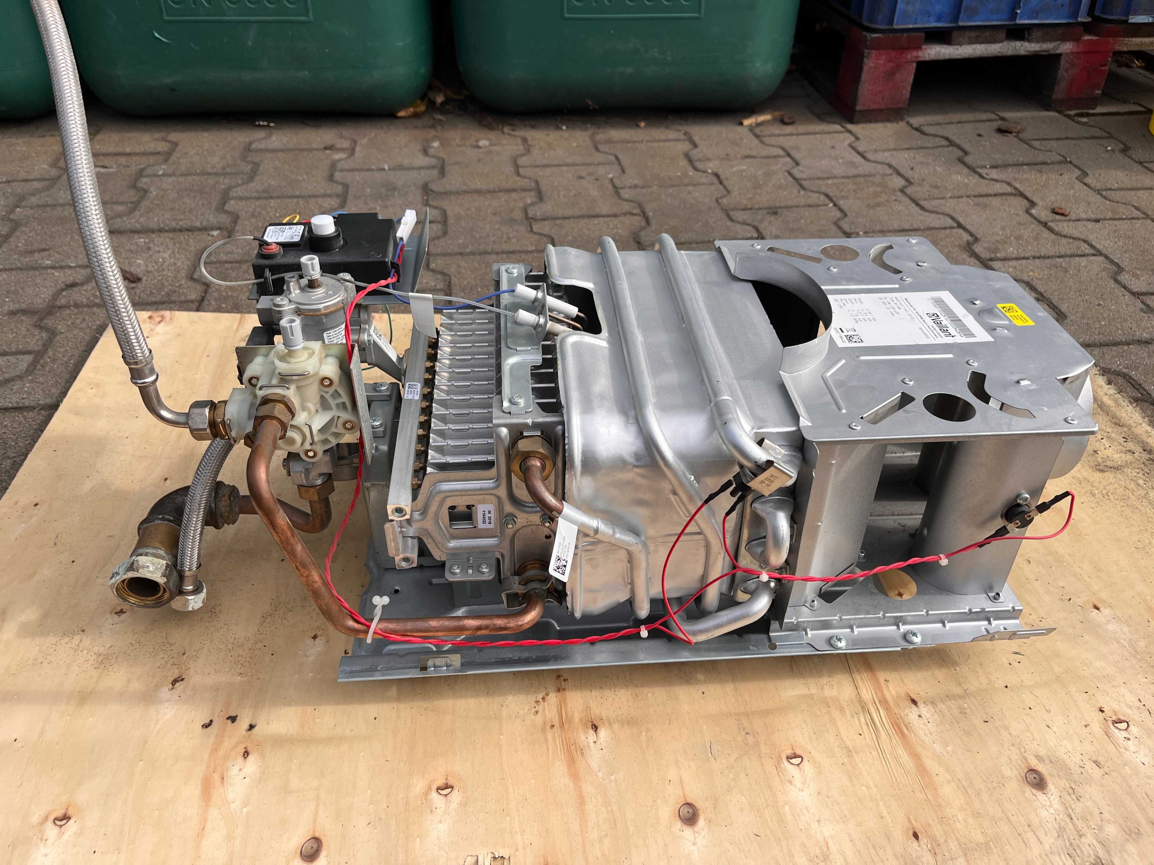 Piecyk gazowy podgrzewacz wody Vaillant Atmomag Mini 114/1 6,4-18,1kW