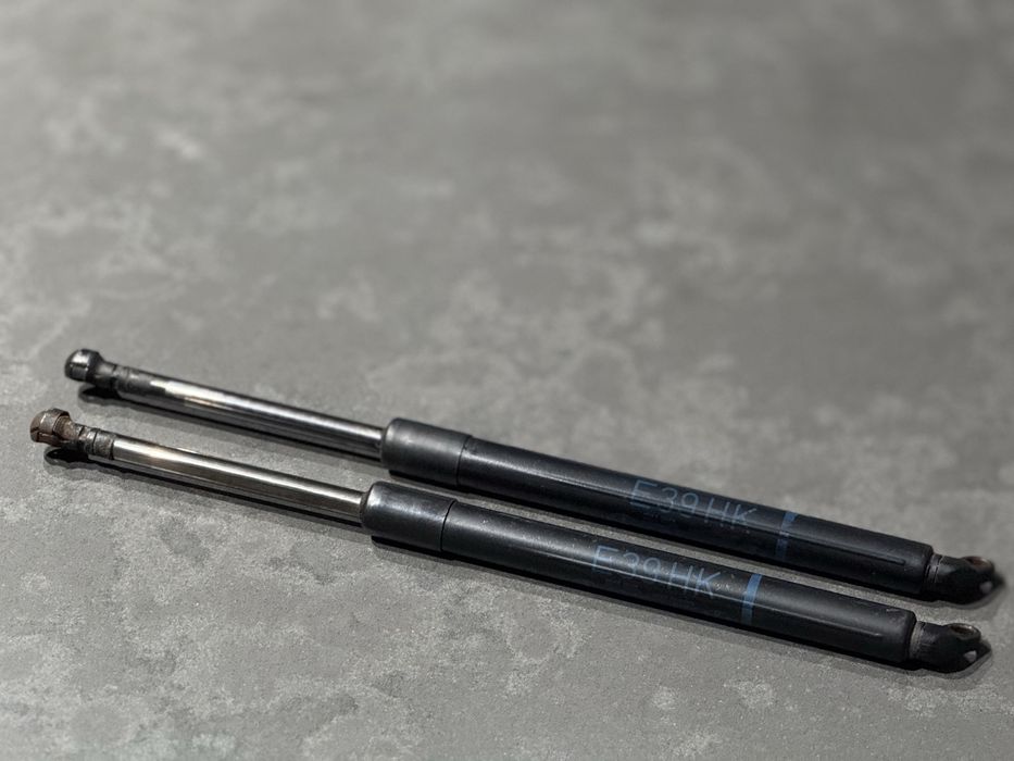 BMW E39 Sedan Амартизатори кришки багажника Газові Упори Шрот аморти