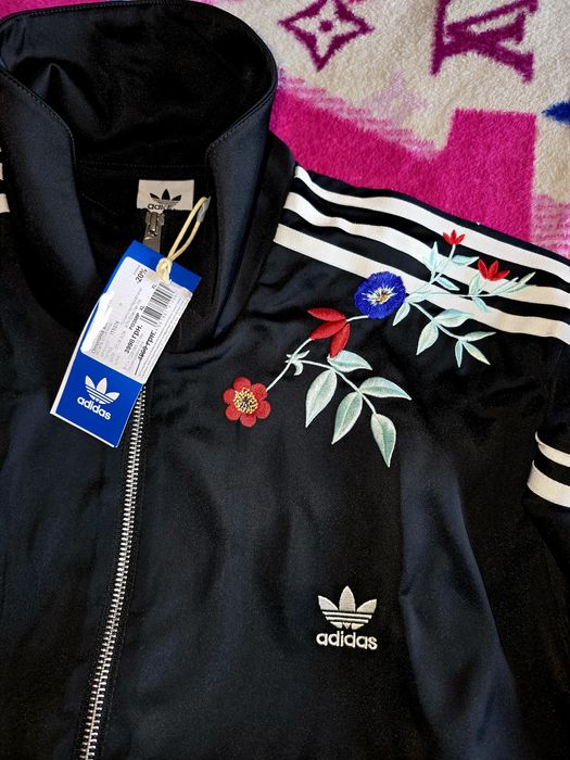 Вітровка жіноча adidas