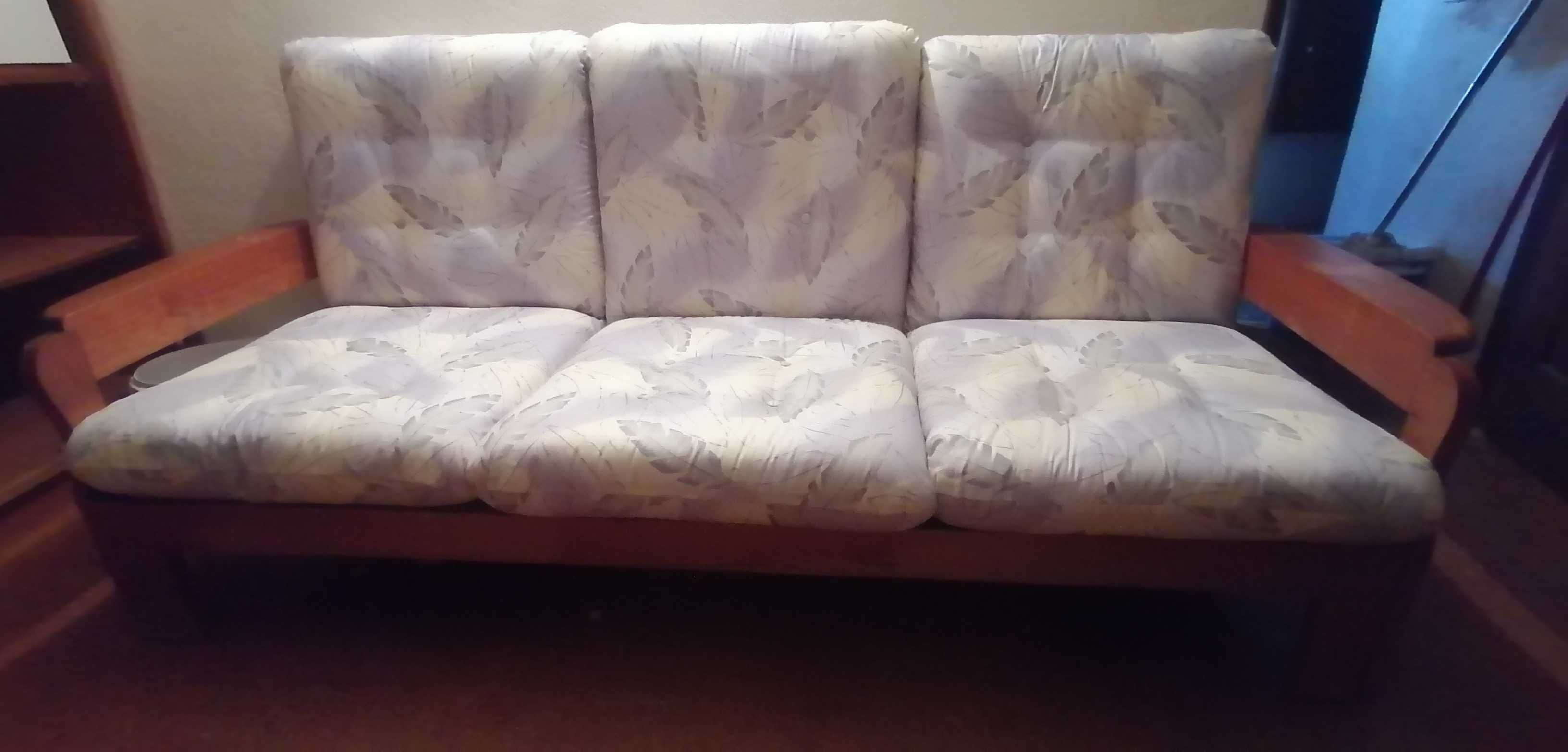 Sofá cama de 3 lugares + 2 sofás individuais, com almofadas incluídas