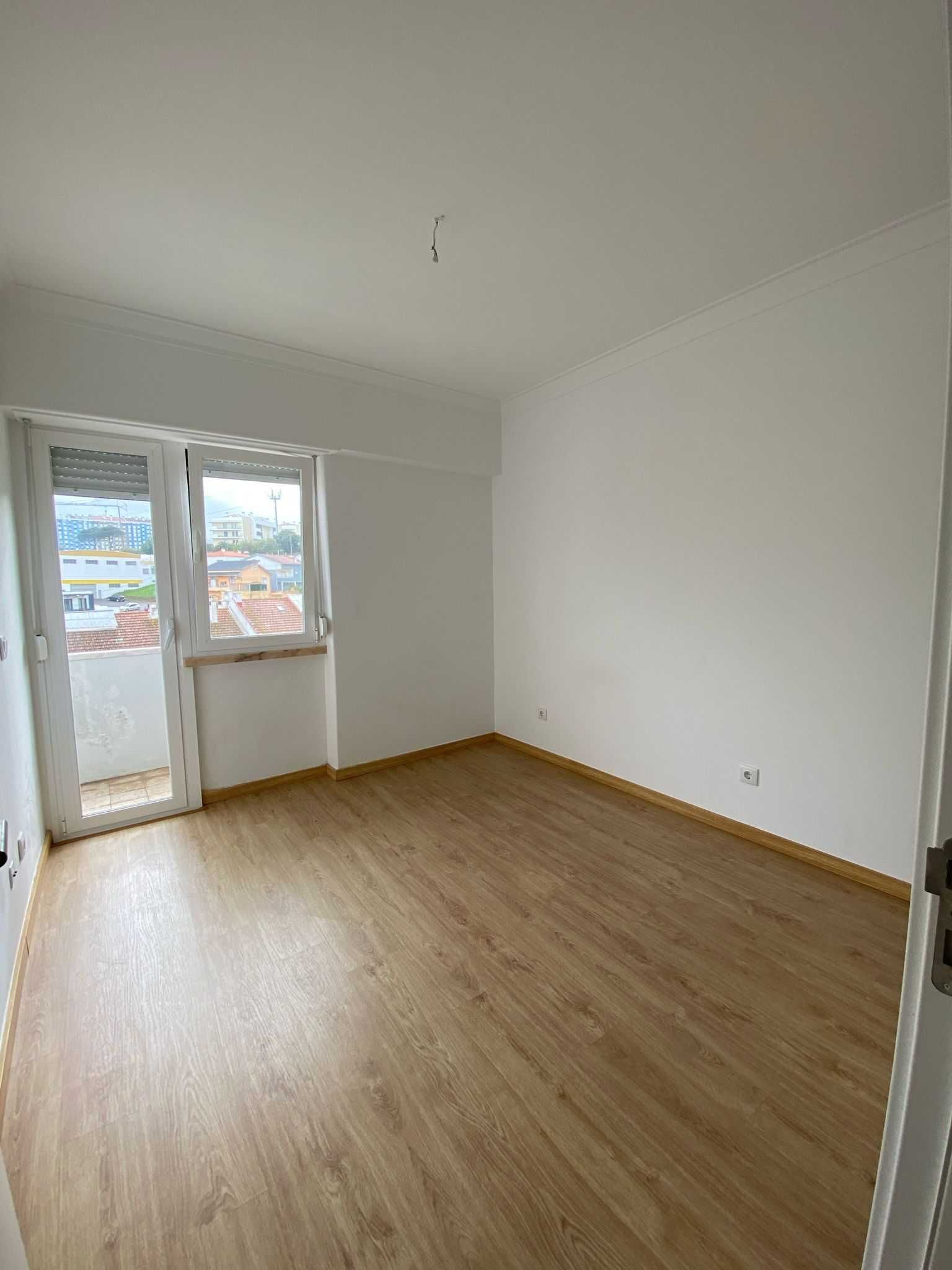 Apartamento T3 para arrendamento . Ramada/Lisboa