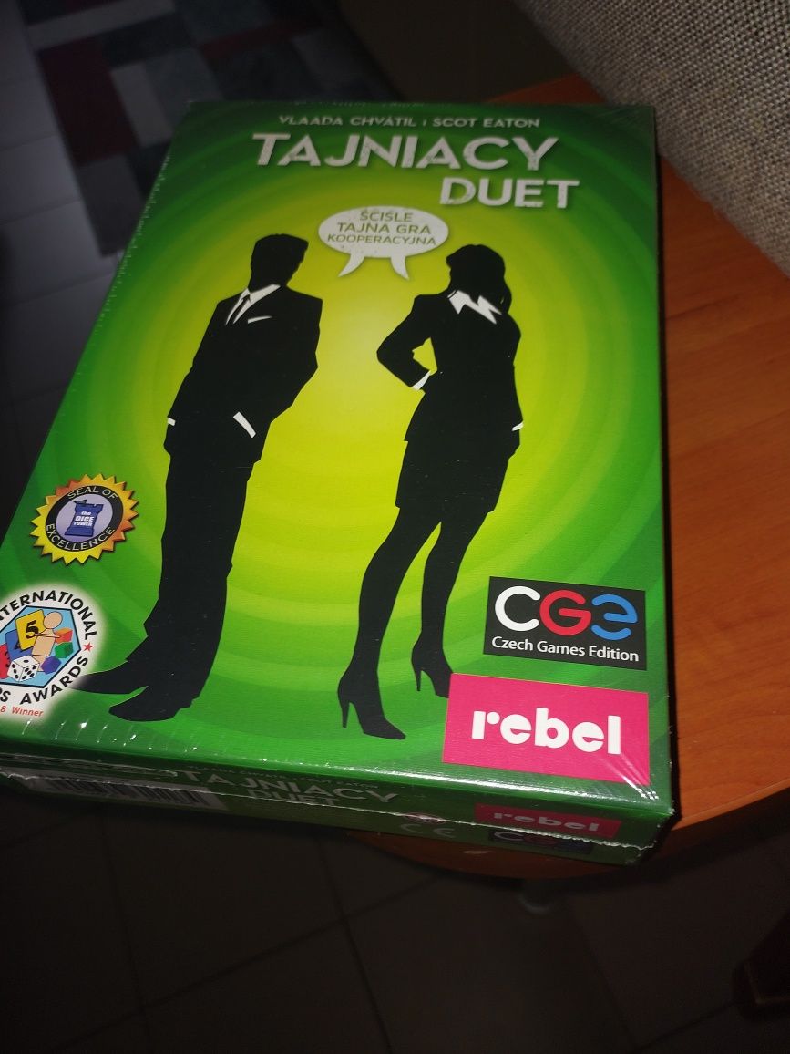 Gra towarzyska TAJNIACY duet REBEL kolejna wersja Tajniaków pudło NOWE
