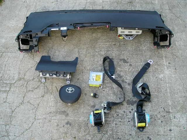 Toyota Verso-S deska konsola airbagi pasy sterownik