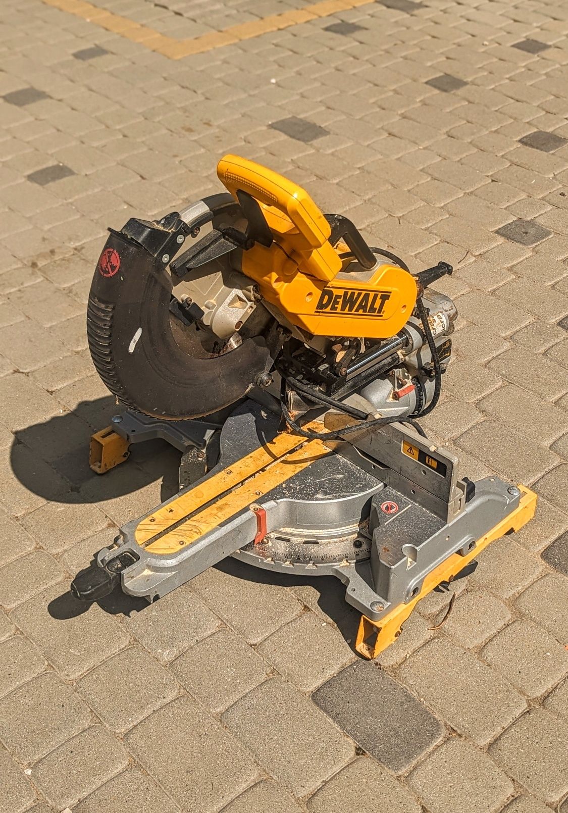 Pilarka / Piła Ukosowa / Ukośnica De Walt DW718-QS + stół DE 7023
