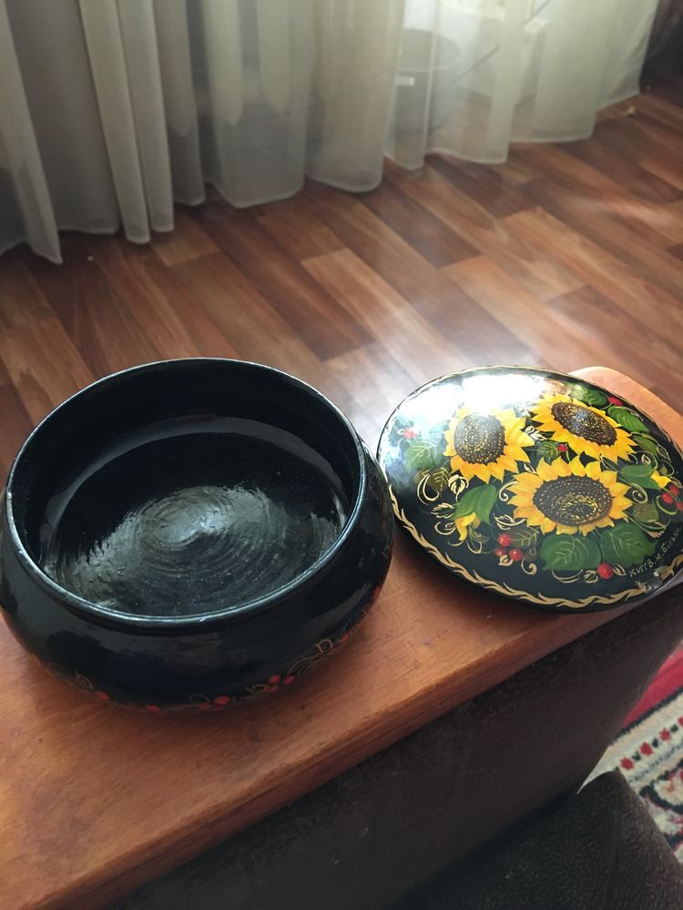 Продам лаковую шкатулку в стиле палех.