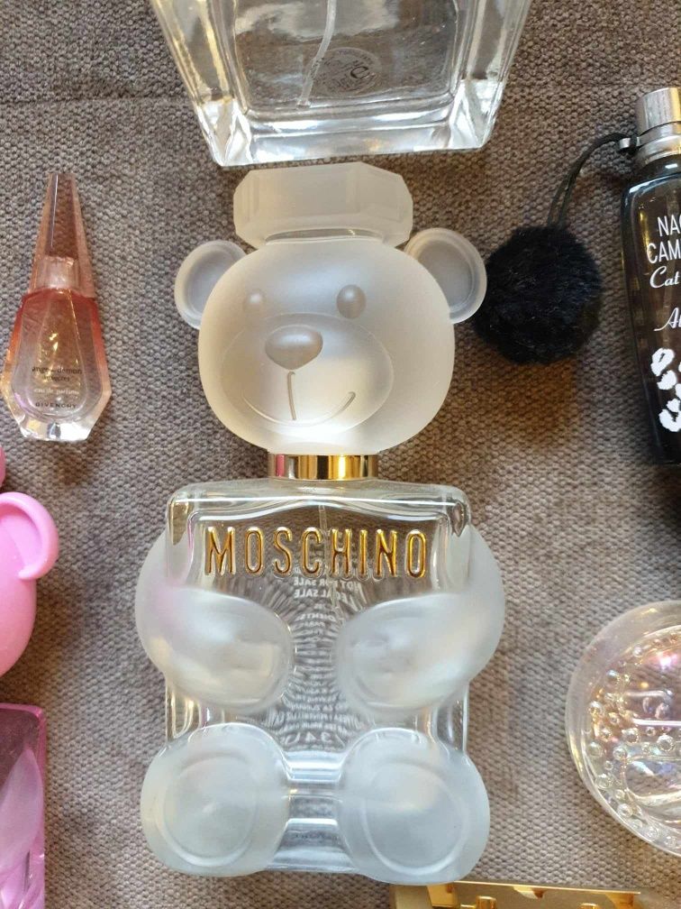 Puste flakony buteleczki po oryginalnych  perfumach Moschino  Escada