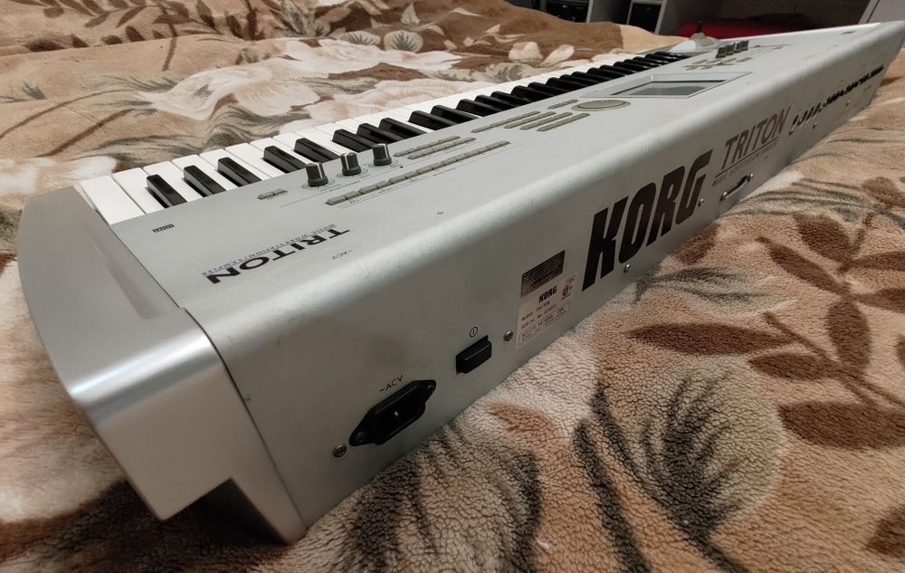 KORG TRITON (made in Japan)