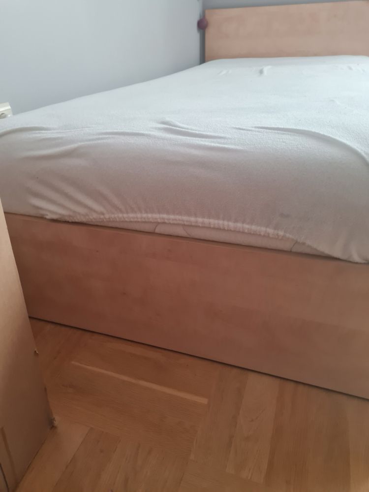 Łóżko jednoosobowe z materacem