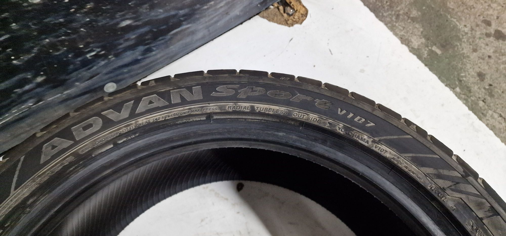 P22 1 x 225/45R18 Yokohama Advan Sport v107 95Y XL Używana Opona letni