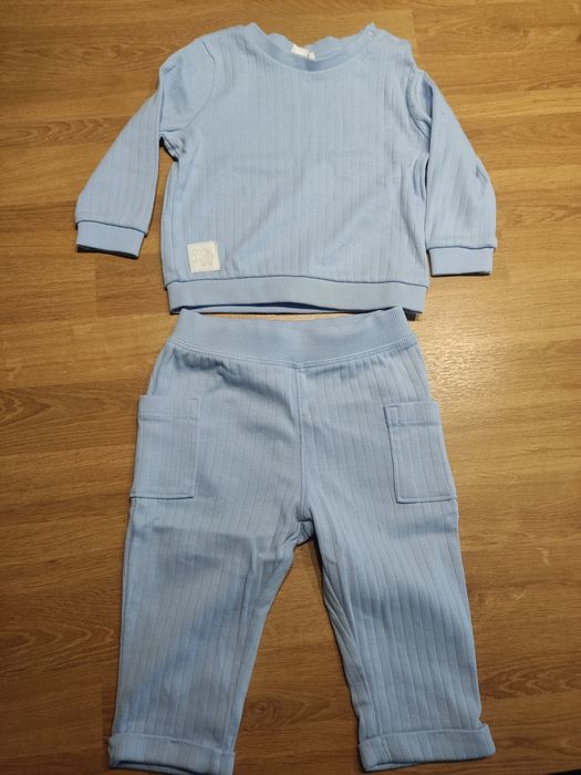 Komplet bluza + spodenki rozm. 74