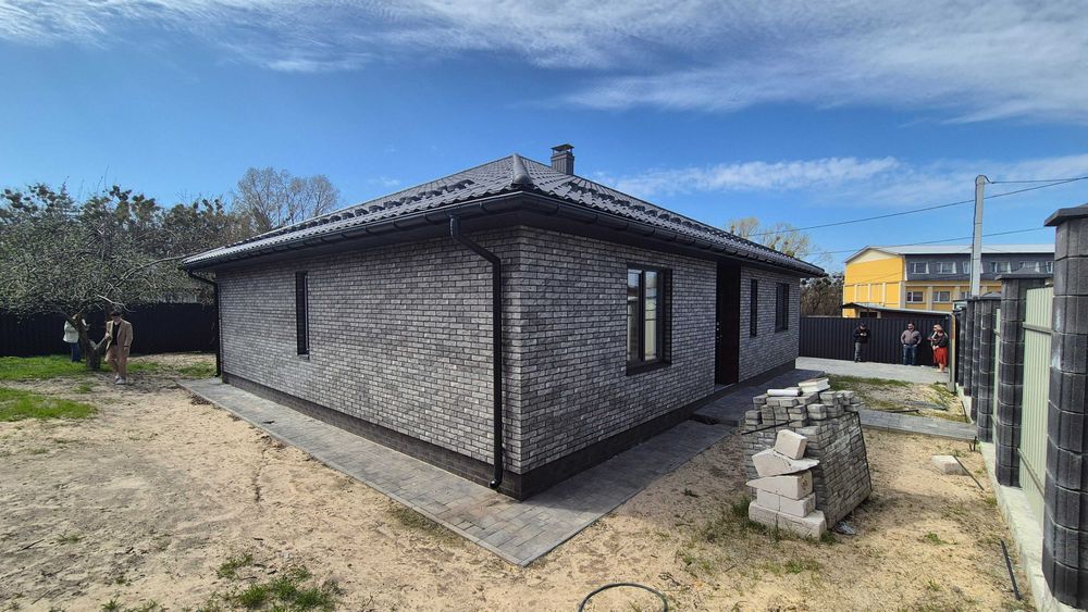 Одноповерховий будинок у Бучі з терасою та ділянкою 6 соток