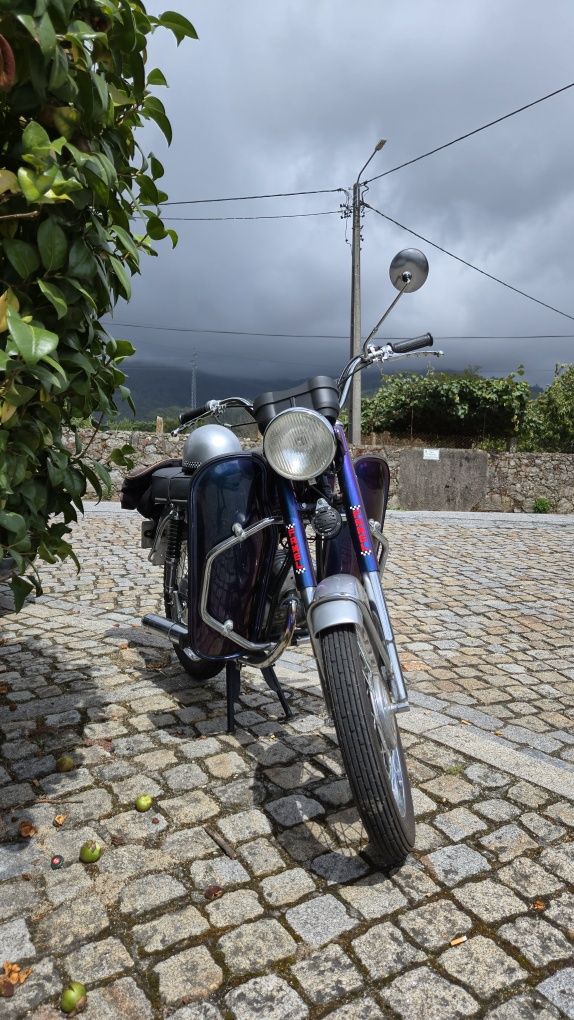 Motorizada FAMEL Completamente Revista e Restaurada