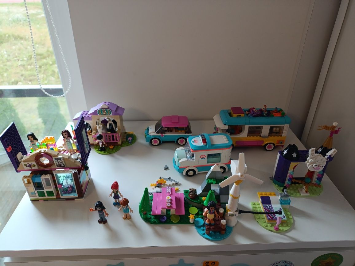 Zestawy LEGO friends + pudełko z klockami LEGO