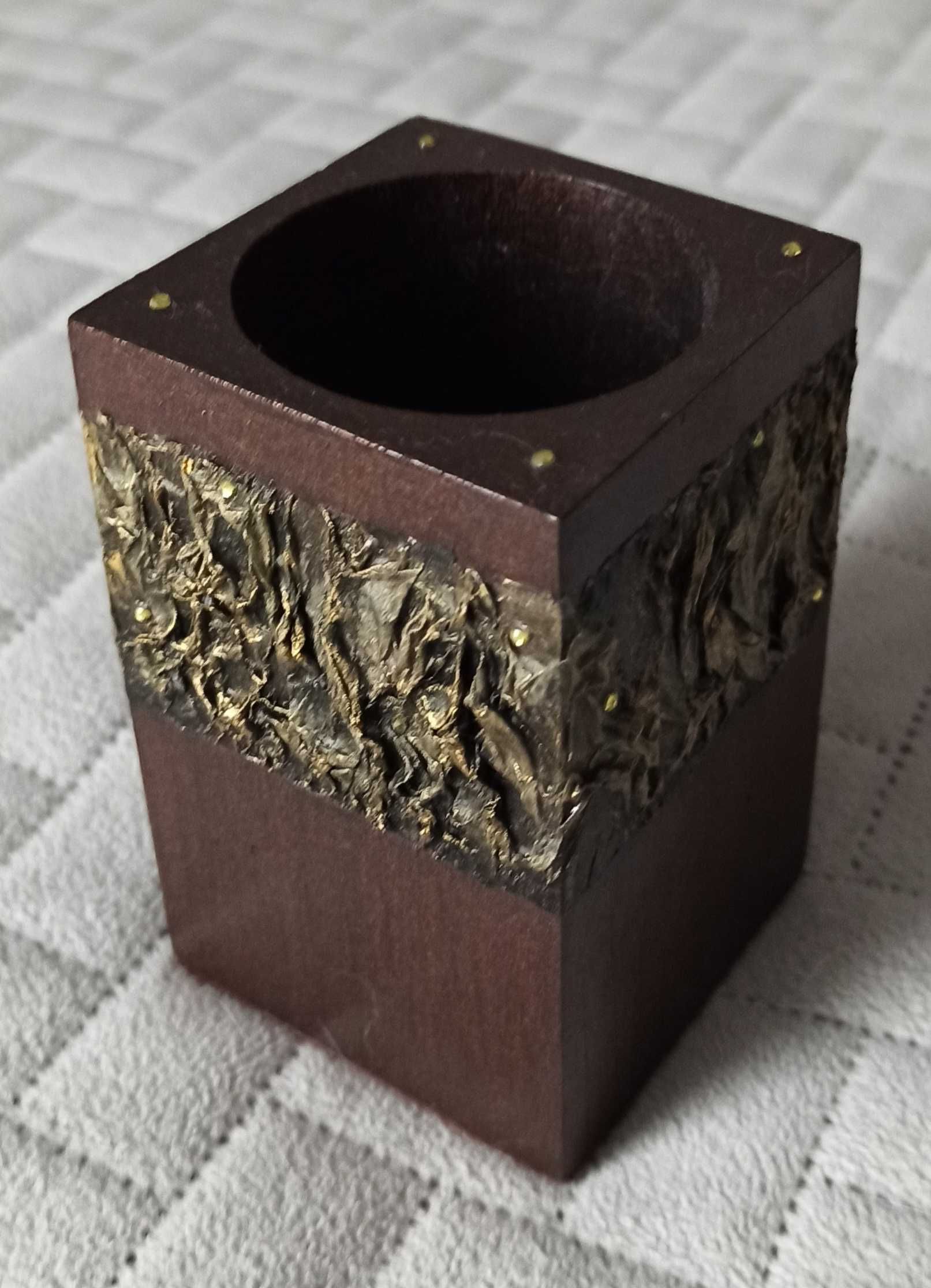Pojemnik/osłonka drewniana HANDMADE