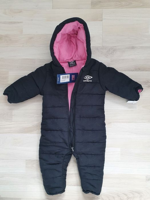 Nowy z metką kombinezon Umbro 68 czarny 6-12m