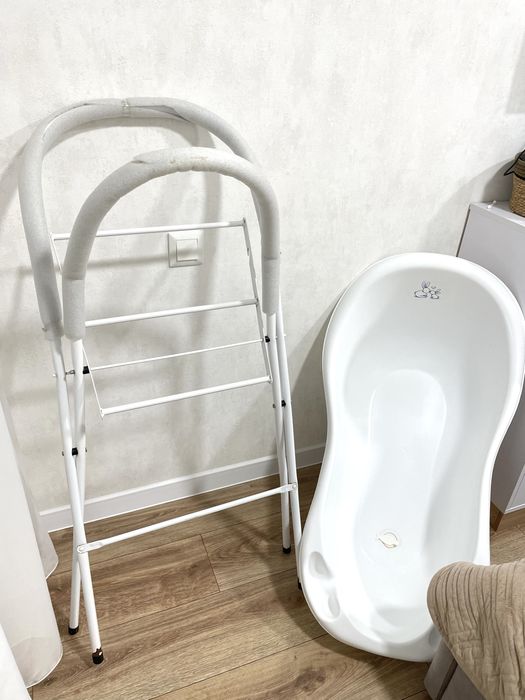 Дитяча ванночка на підставці